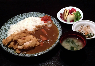 Curry alla giapponese  con cotoletta di pollo su riso